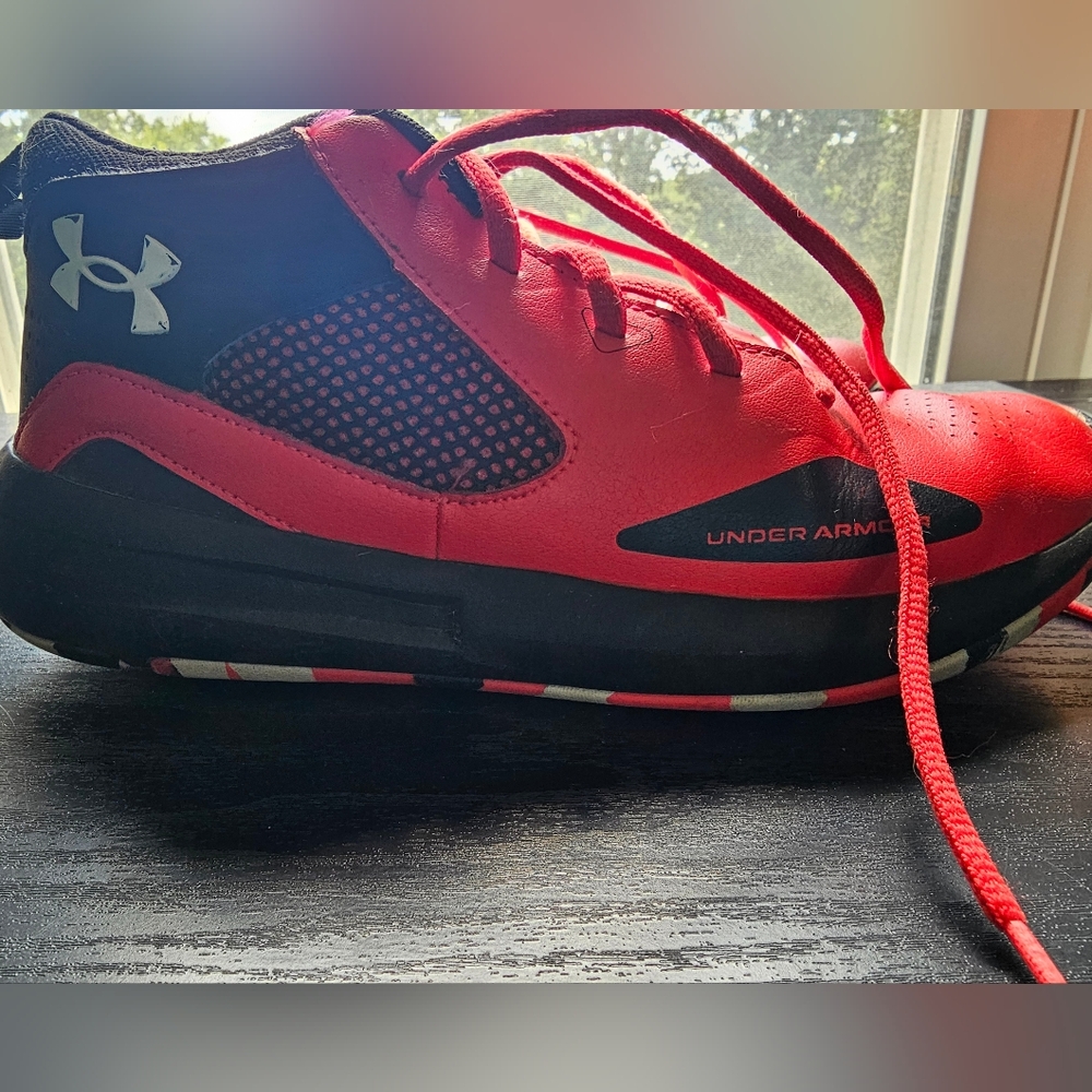 Under Armour 'Humble' Red and Black Youth Sneakers Sz 6Y